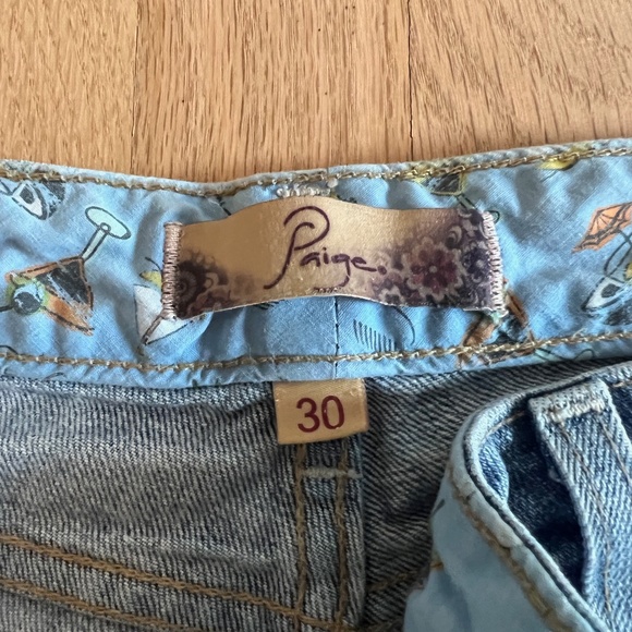 PAIGE Women's Light Wash Cut-Off Jean Shorts Size 30 - Picture 5 of 6